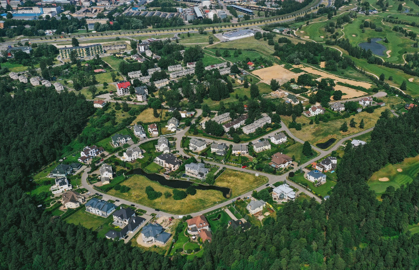 https://ru.freepik.com/free-photo/aerial-view-of-village-near-the-sea_10658195.htm#query=сельские%20территории&position=9&from_view=search