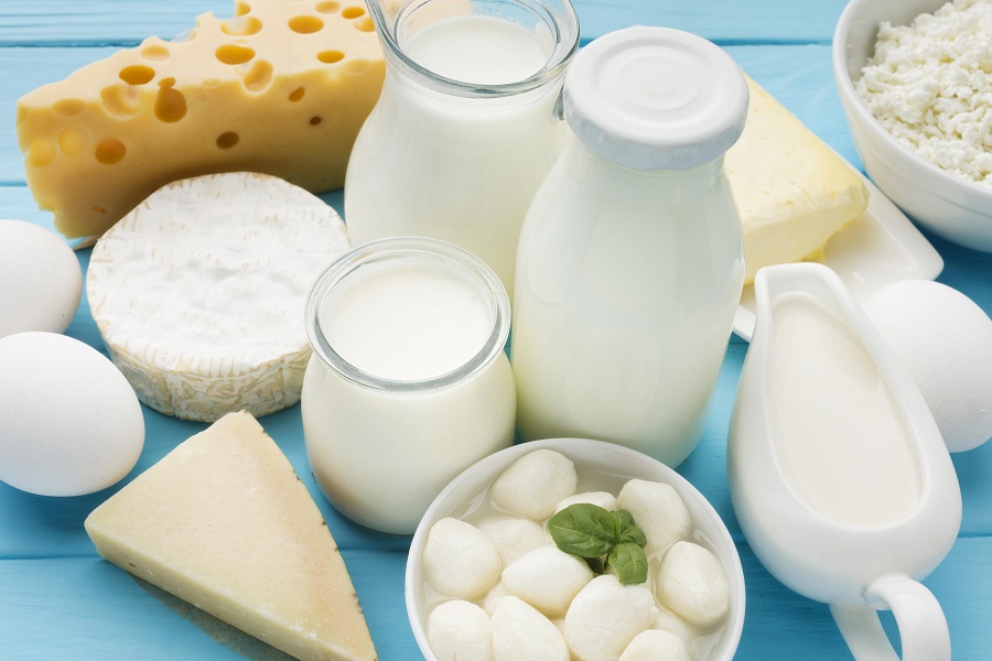 https://ru.freepik.com/free-photo/close-up-organic-milk-with-gourmet-cheese_9249365.htm#query=%D0%BC%D0%BE%D0%BB%D0%BE%D0%BA%D0%BE&position=7&from_view=search