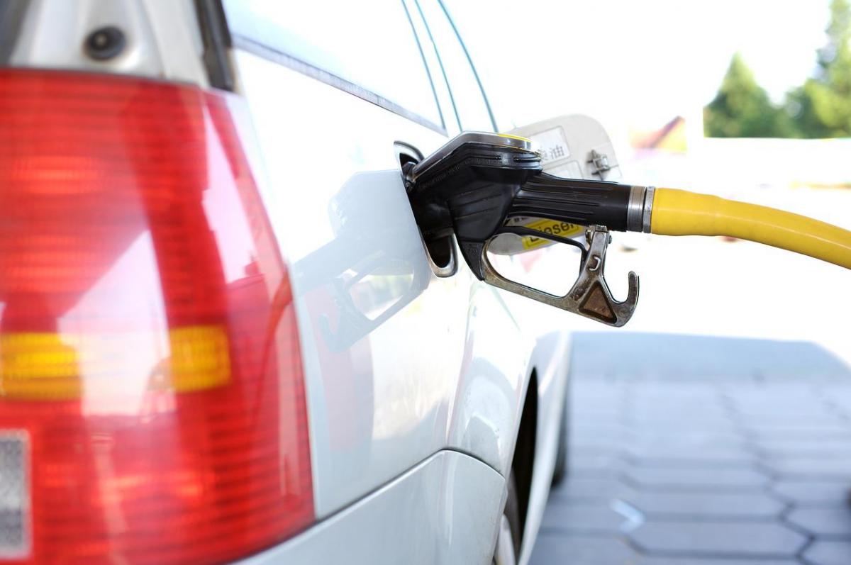 https://pixabay.com/nl/photos/bijtanken-benzinestation-gas-pomp-2157211/