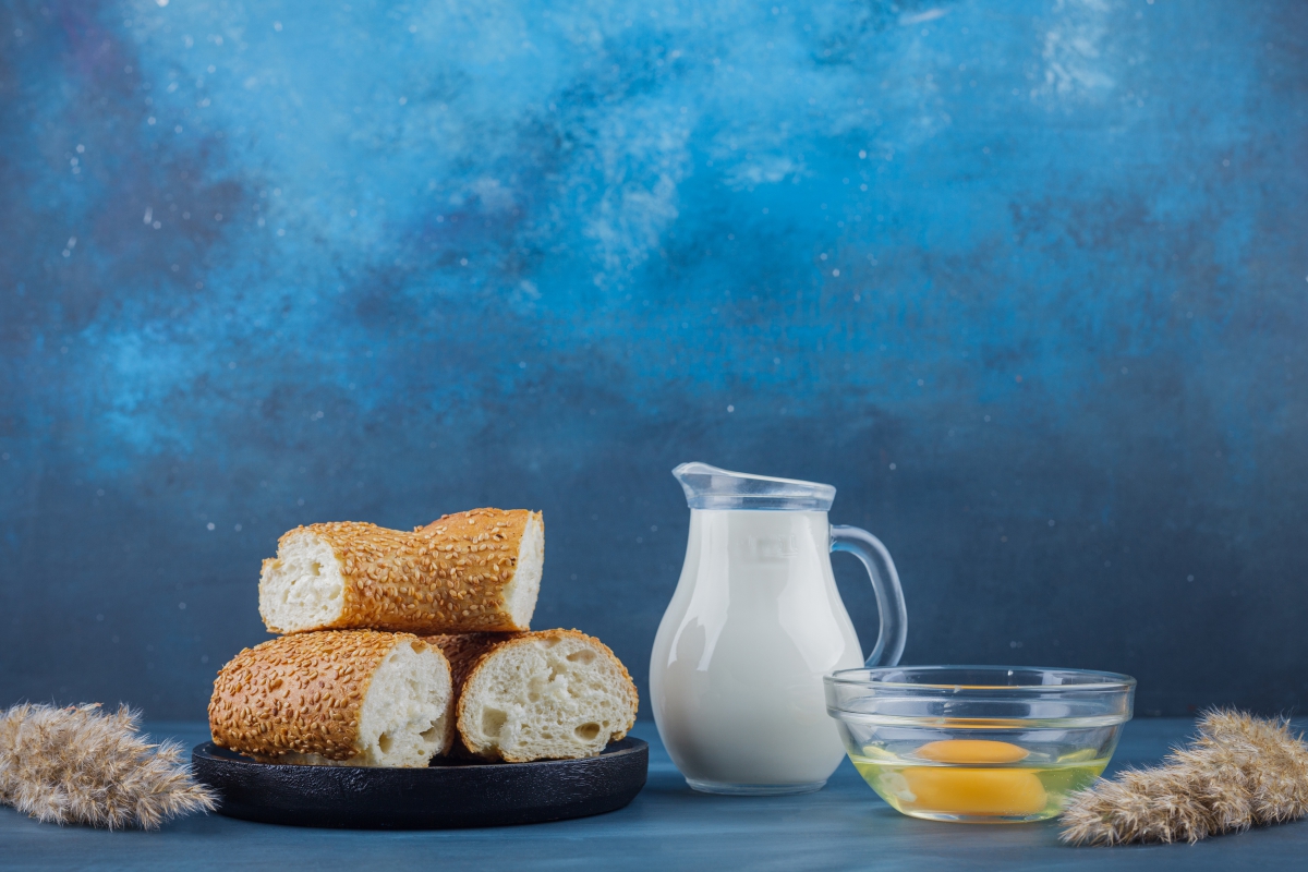 https://www.freepik.com/free-photo/plate-fresh-pastry-with-glass-milk-egg-yolk-blue-surface_13962969.htm#query=bread%20milk&position=11&from_view=author