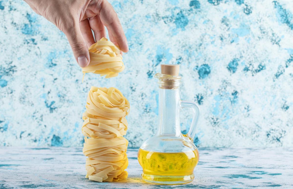 https://ru.freepik.com/free-photo/healthy-food-ingredients-on-white-wooden-table_8761170.htm#query=milk%20meat&position=24&from_view=search