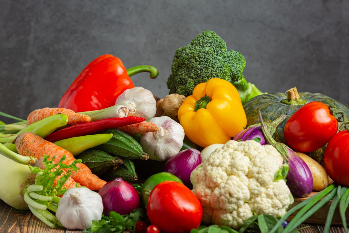 https://www.freepik.com/free-photo/healthy-vegetables-wooden-table_13013675.htm#query=vegetable&position=4&from_view=search&track=sph