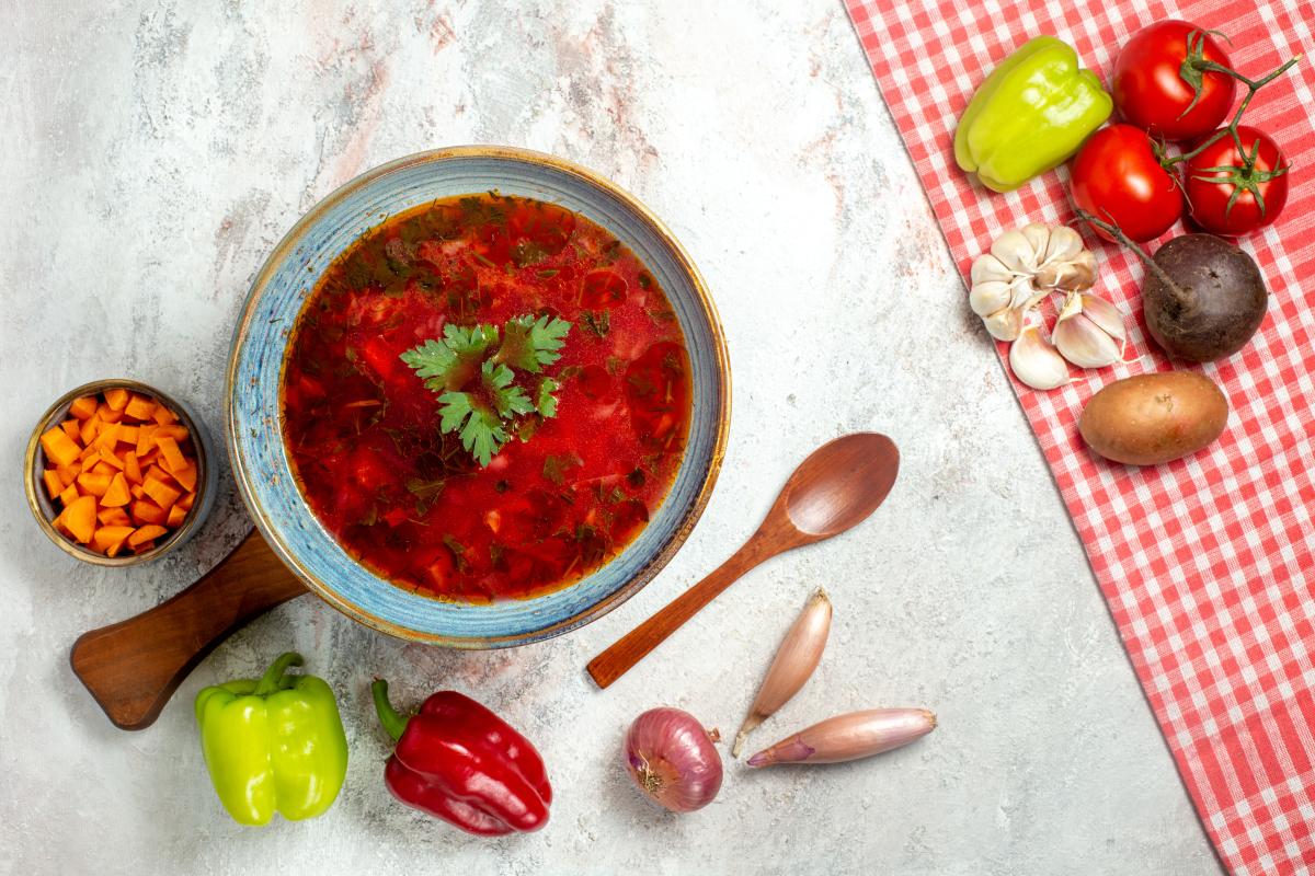 Источник    https://img.freepik.com/free-photo/top-view-delicious-borsch-famous-ukranian-beet-soup-on-white-desk_140725-97784.jpg?size=626&ext=jpg&ga=GA1.2.214762672.1666870611&semt=sph
