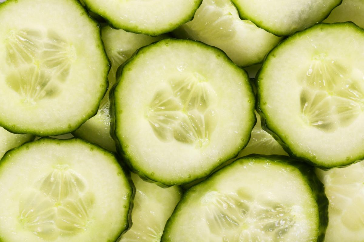 https://www.freepik.com/premium-photo/buyer-selects-cucumber-store_24719287.htm#query=огурцы%20в%20магазине&position=18&from_view=search&track=ais