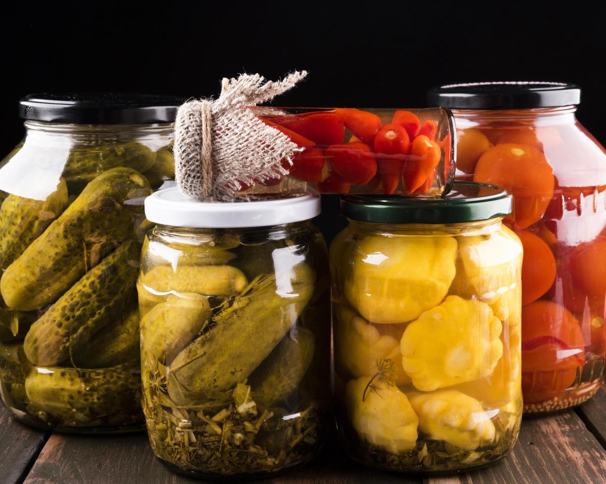 https://ru.freepik.com/free-photo/tasty-homemade-preserves-in-jars_9467987.htm#query=%D0%BA%D0%BE%D0%BD%D1%81%D0%B5%D1%80%D0%B2%D1%8B&position=5&from_view=search&track=sph