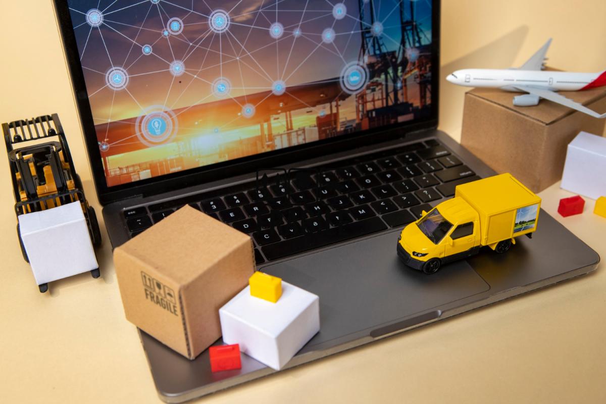 https://www.freepik.com/free-photo/vehicles-laptop-supply-chain-representation_33752603.htm#query=%D1%8D%D0%BA%D1%81%D0%BF%D0%BE%D1%80%D1%82%20%D0%B0%D0%BF%D0%BA&position=10&from_view=search&track=ais
