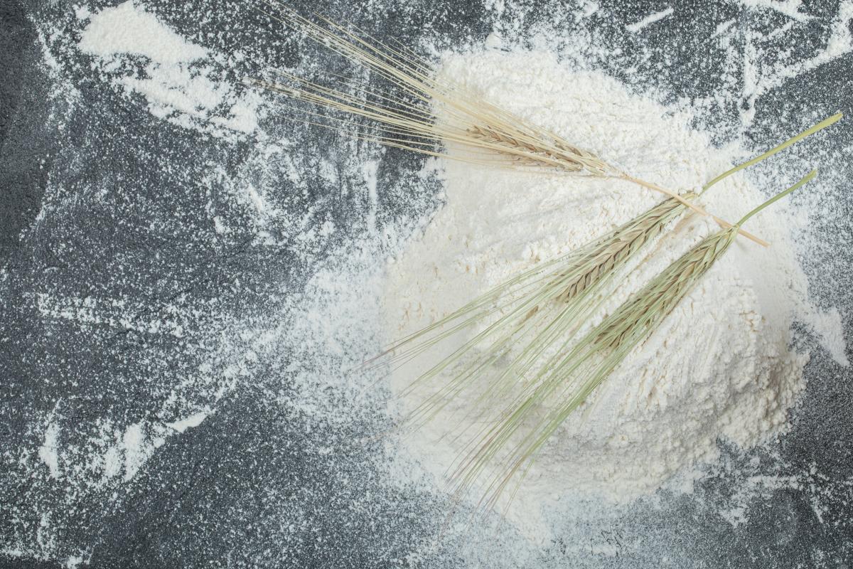 https://ru.freepik.com/free-photo/flour-with-ears-of-wheat-on-marble-surface_16928112.htm#query=%D0%9F%D1%88%D0%B5%D0%BD%D0%B8%D1%87%D0%BD%D0%B0%D1%8F%20%D0%BC%D1%83%D0%BA%D0%B0&position=0&from_view=search&track=ais