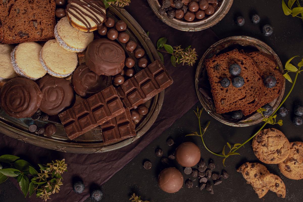 https://www.freepik.com/free-photo/delicious-flat-lay-assortment-mixed-chocolate_5090975.htm#query=tasty-flat-lay-assortment-mixed-chocolate&position=4&from_view=search&track=sph