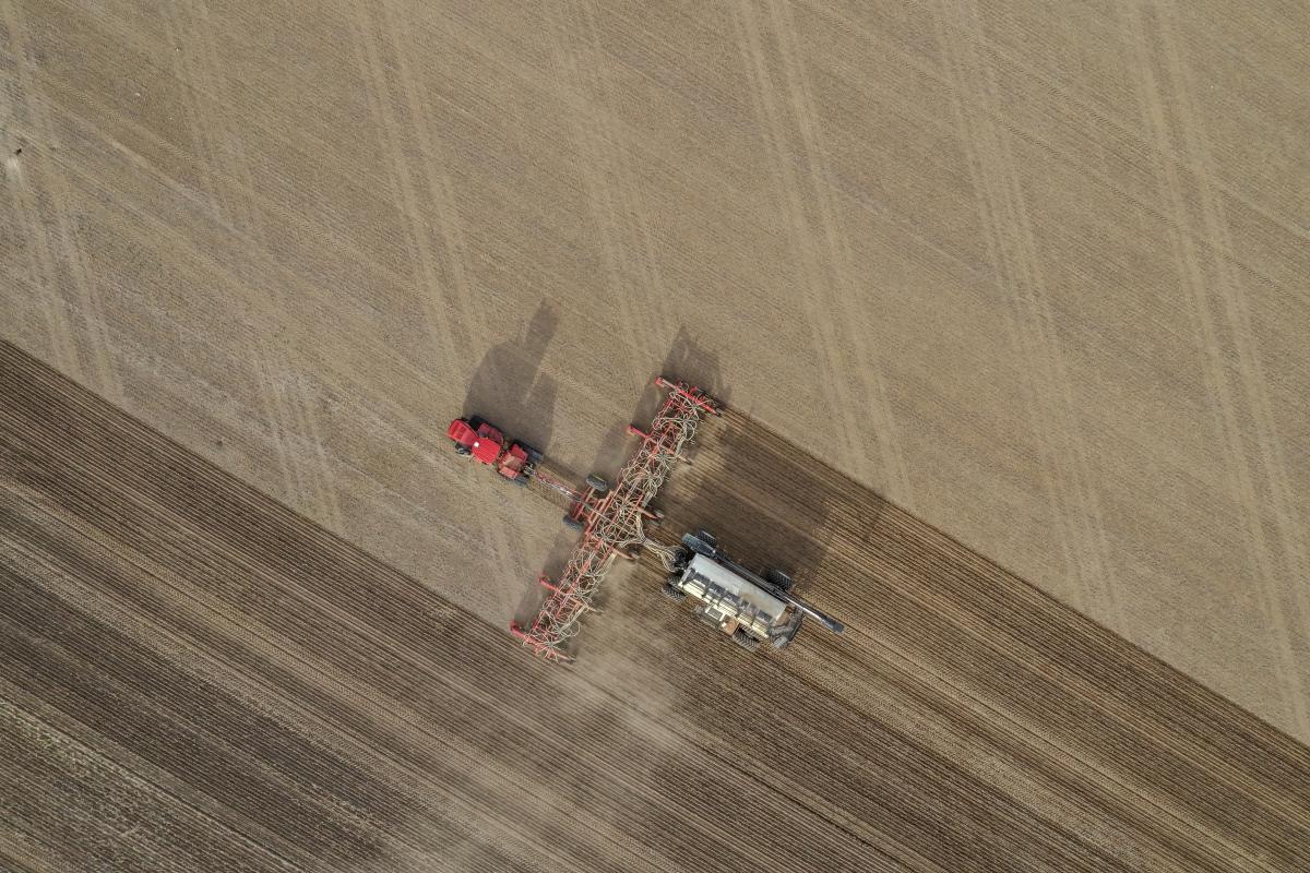 https://ru.freepik.com/free-photo/aerial-overhead-shot-of-fertilizer-machine-in-a-farming-field-during-daytime_11697174.htm#query=%D0%BF%D0%BE%D1%81%D0%B5%D0%B2%D0%BD%D0%B0%D1%8F&position=2&from_view=search&track=sph