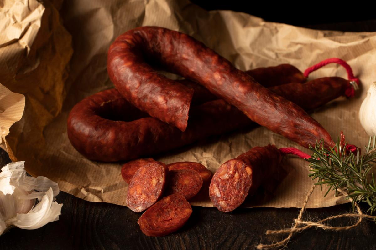 https://ru.freepik.com/free-photo/delicious-traditional-chorizo-composition_14567666.htm#query=%D0%BA%D0%BE%D0%BF%D1%87%D0%B5%D0%BD%D0%B0%D1%8F%20%D0%BA%D0%BE%D0%BB%D0%B1%D0%B0%D1%81%D0%B0&position=15&from_view=search&track=ais