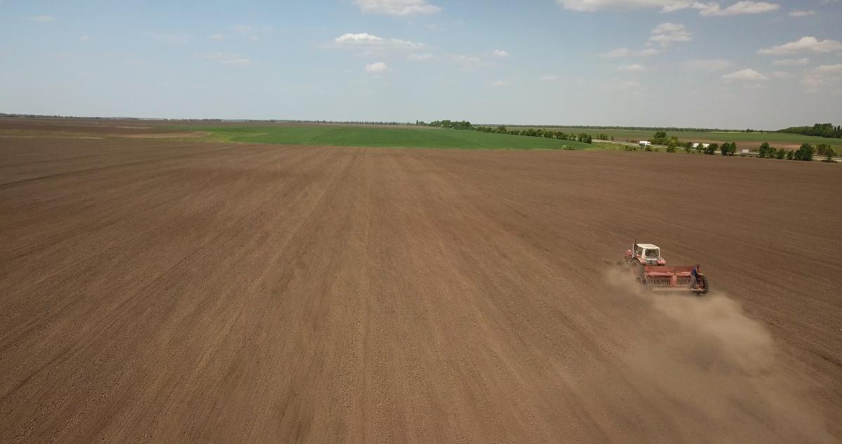 https://www.freepik.com/free-photo/farmer-tractor-preparing-land-with-seedbed-cultivator-as-part-pre-seeding-activities-early-spring-season-agricultural-works-farmlands-drone-photo_26093915.htm
