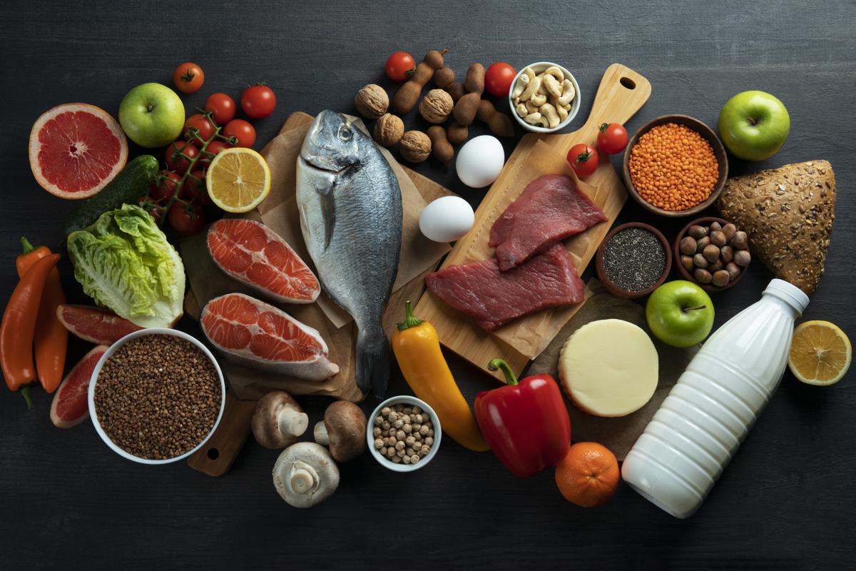 https://ru.freepik.com/free-photo/real-food-pyramid-assortment-top-view_39205164.htm#query=продукты%20питания&position=2&from_view=search&track=ais