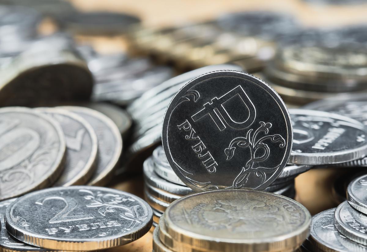 https://ru.freepik.com/free-photo/background-blurry-out-of-focus-bokeh-and-pasteurization-coins-of-the-russian-ruble-on-the-table-the-change-in-the-exchange-rate-of-the-ruble-idea-for-economic-news-banner_29072293.htm#query=%D0%B4%D0%B5%D0%BD%D1%8C%D0%B3%