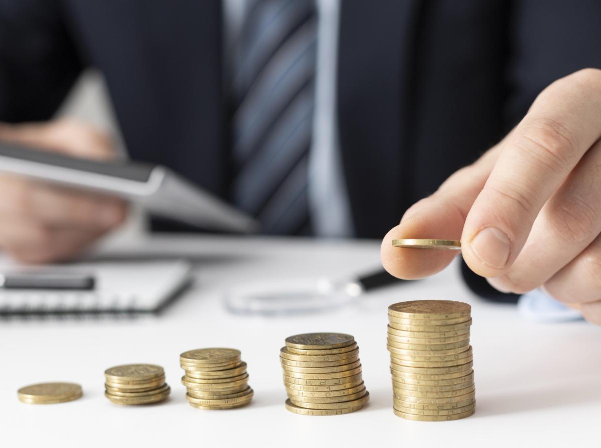 https://www.freepik.com/free-photo/front-view-finance-business-elements-assortment_11621129.htm#query=%D0%B8%D0%BD%D0%B2%D0%B5%D1%81%D1%82%D0%BF%D1%80%D0%BE%D0%B5%D0%BA%D1%82&position=4&from_view=search&track=ais