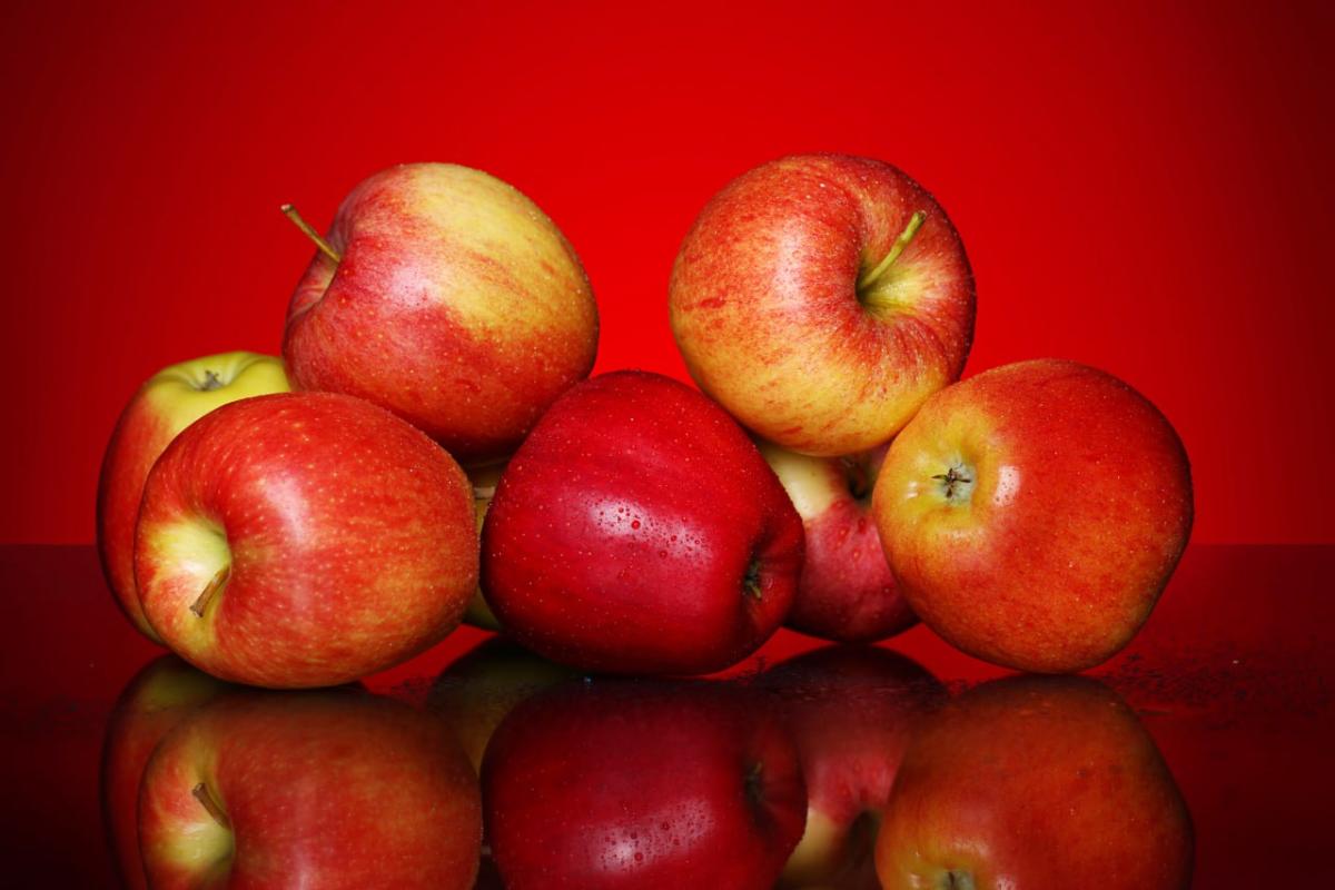 https://ru.freepik.com/free-photo/fresh-and-tasty-apples_6477574.htm#query=%D1%8F%D0%B1%D0%BB%D0%BE%D0%BA%D0%B8%20%D1%80%D0%BE%D1%81%D1%81%D0%B8%D0%B9%D1%81%D0%BA%D0%B8%D0%B5&position=8&from_view=search&track=ais