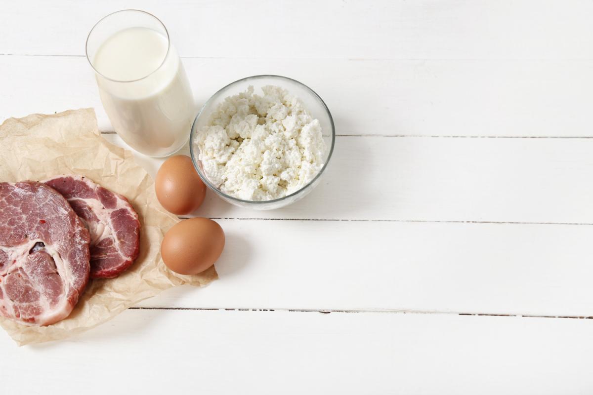 https://ru.freepik.com/free-photo/healthy-food-ingredients-on-white-wooden-table_8761151.htm#query=%D0%BC%D0%BE%D0%BB%D0%BE%D0%BA%D0%BE%20%D0%BC%D1%8F%D1%81%D0%BE%20%D1%8F%D0%B9%D1%86%D0%BE&position=0&from_view=search&track=ais