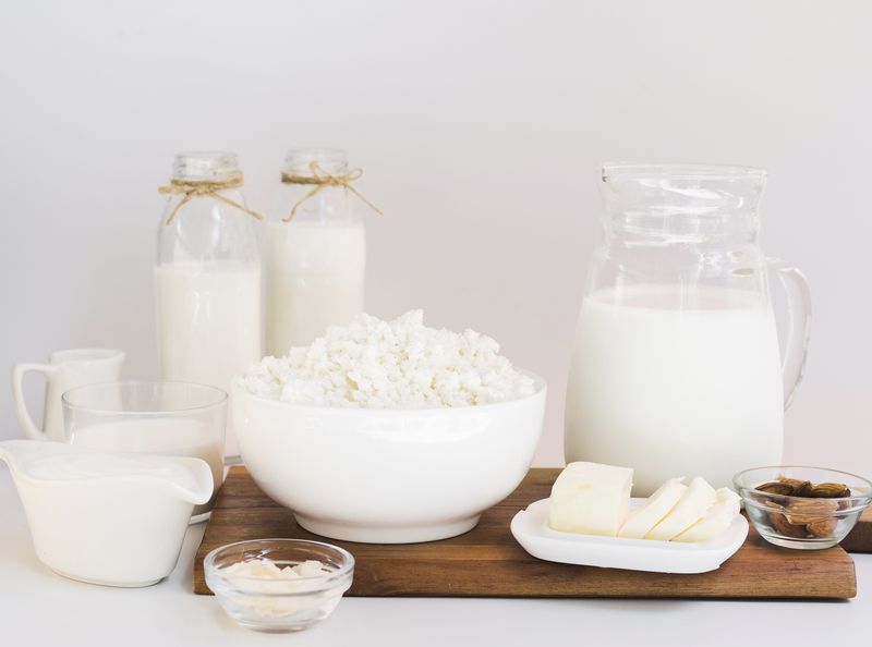 https://ru.freepik.com/free-photo/milk-cottage-cheese-and-dairy-products_4868314.htm#page=2&query=%D0%BC%D0%BE%D0%BB%D0%BE%D0%BA%D0%BE%20%D0%B8%20%D0%BC%D0%B0%D1%81%D0%BB%D0%BE&position=48&from_view=search&track=ais