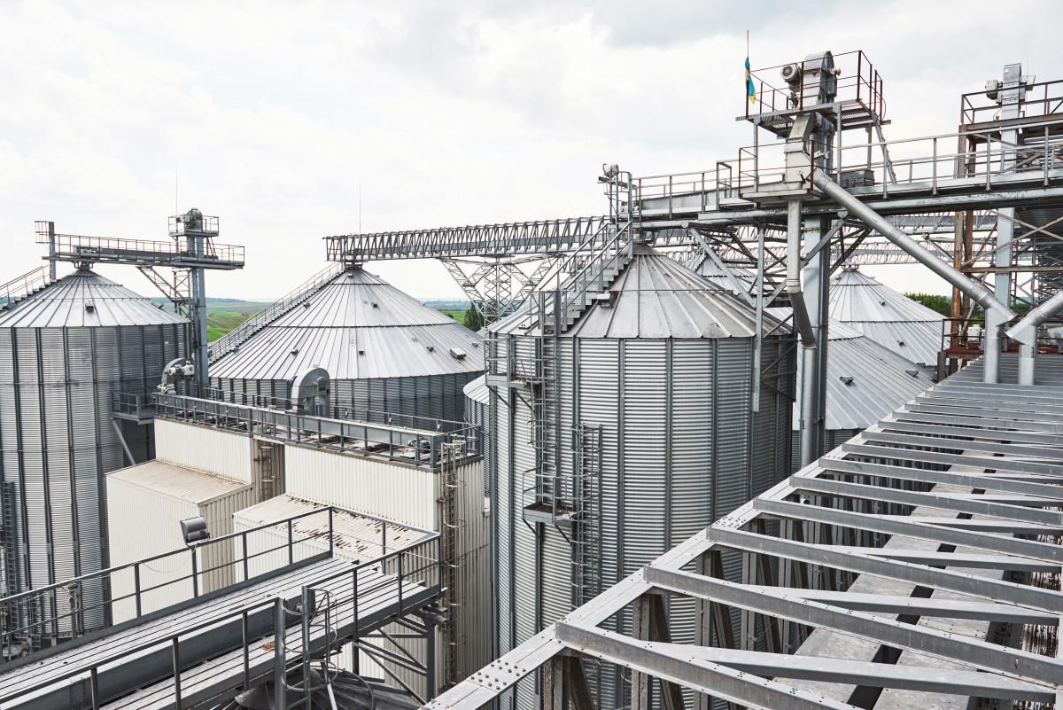 https://ru.freepik.com/free-photo/agricultural-silo_10180906.htm#query=%D0%B7%D0%B5%D1%80%D0%BD%D0%BE%D0%B2%D0%BE%D0%B9%20%D1%82%D0%B5%D1%80%D0%BC%D0%B8%D0%BD%D0%B0%D0%BB&position=7&from_view=search&track=ais