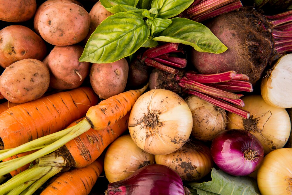 https://ru.freepik.com/free-photo/composition-of-different-vegetables-close-up_9758835.htm#page=2&query=овощи&position=26&from_view=search&track=sph