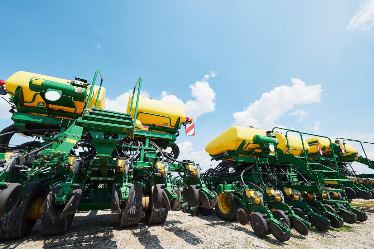 https://www.freepik.com/free-photo/close-up-seeder-attached-tractor-field_10180775.htm#query=%D1%81%D0%B5%D0%BB%D1%8C%D1%85%D0%BE%D0%B7%D1%82%D0%B5%D1%85%D0%BD%D0%B8%D0%BA%D0%B0&position=1&from_view=search&track=ais