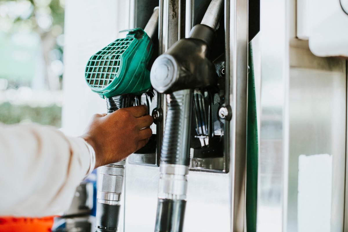 https://www.freepik.com/free-photo/man-grabbing-fuel-nozzle-refuel-his-vehicle_18946851.htm#query=18946851&position=0&from_view=search