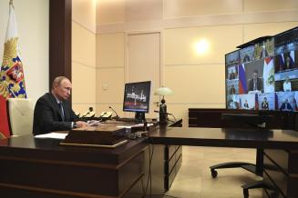 Патрушев попросил Путина разрешить пролонгировать кредиты аграриям