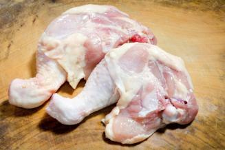 В Кузбассе самая низкая цена на мясо кур и картофель в СФО